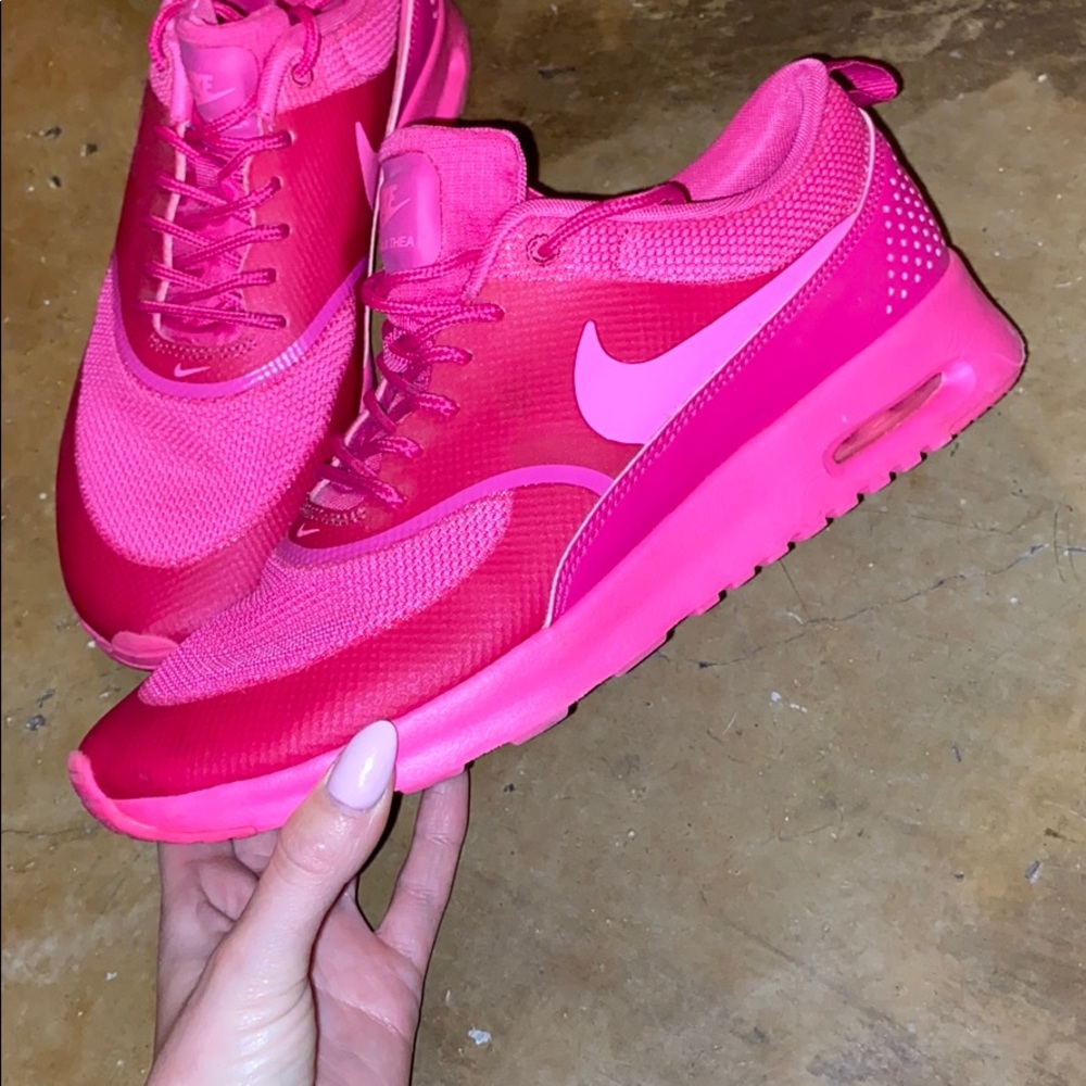Women’s pink nike air max
